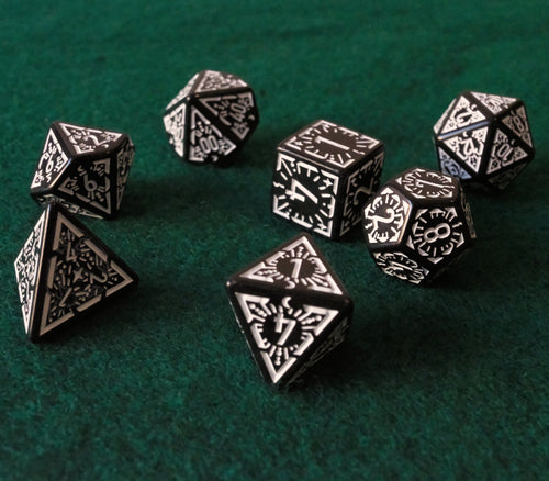Set de dados RPG Clásico Blanco y negro con grabado (7 unid.)