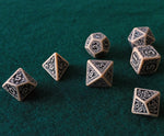 Set de dados RPG Clásico Hueso y Negro con grabado (7 unid.)