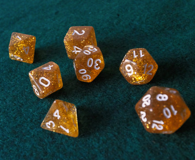 Set de dados RPG Clásico Ambar con glitter (7 unid.)