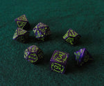 Set de dados RPG Clásico Violeta y Verde Fosforito con grabado(7 unid.)